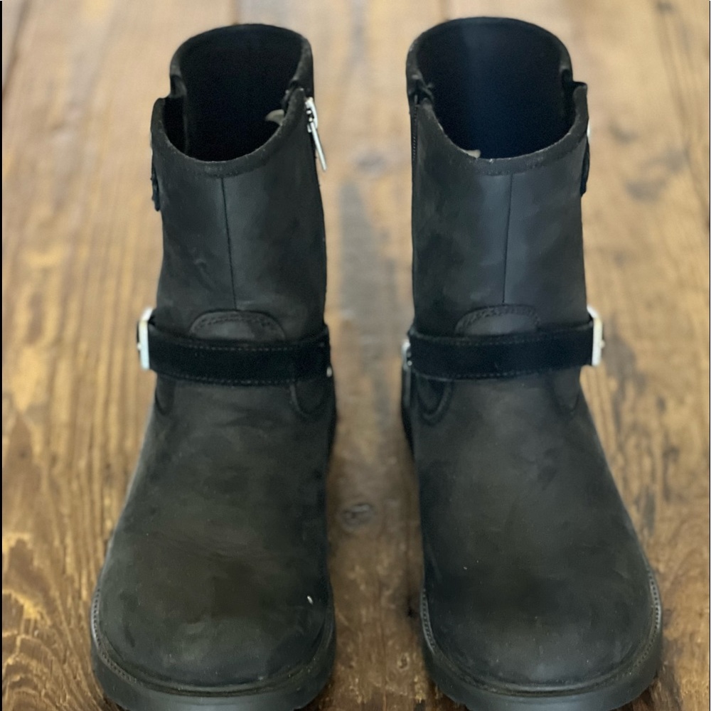 Women’s size 6 UGG boots.